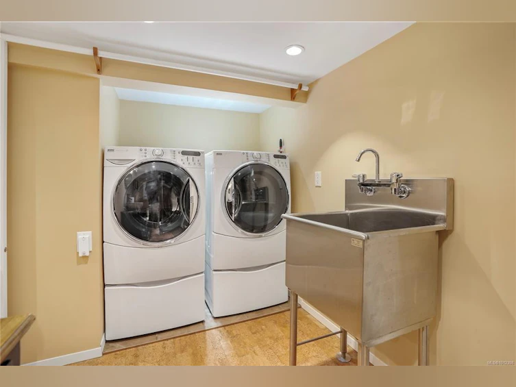 2808 Wyndeatt Avenue, Saanich, BC, V9A 2L8 - 18