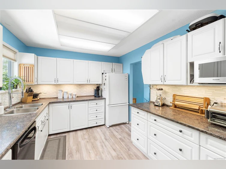 707 Howard Avenue, Nanaimo, BC, V9R 3S9 - 2
