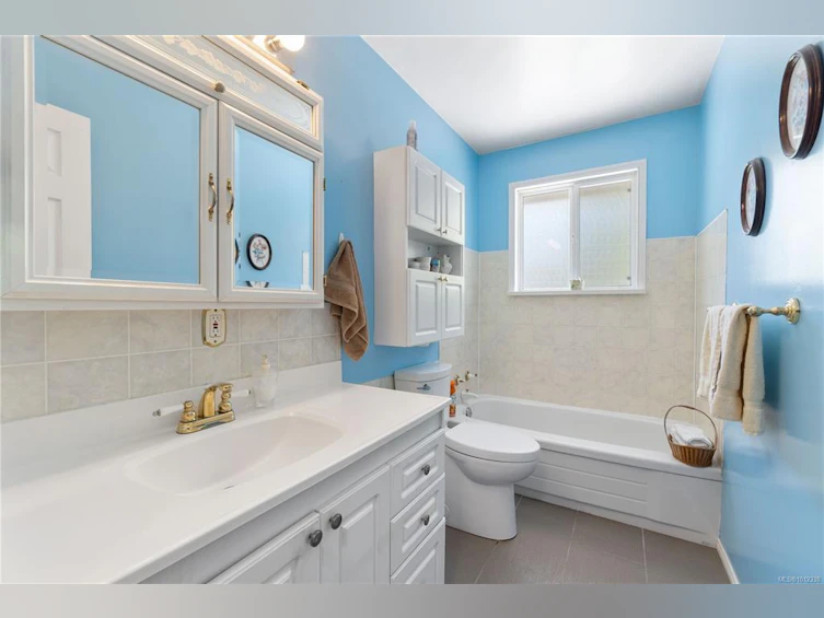 707 Howard Avenue, Nanaimo, BC, V9R 3S9 - 4