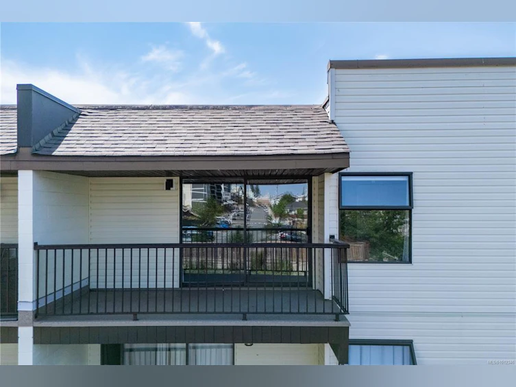 306-585 S Dogwood Street, Campbell River, BC, V9W 6T6 - 2