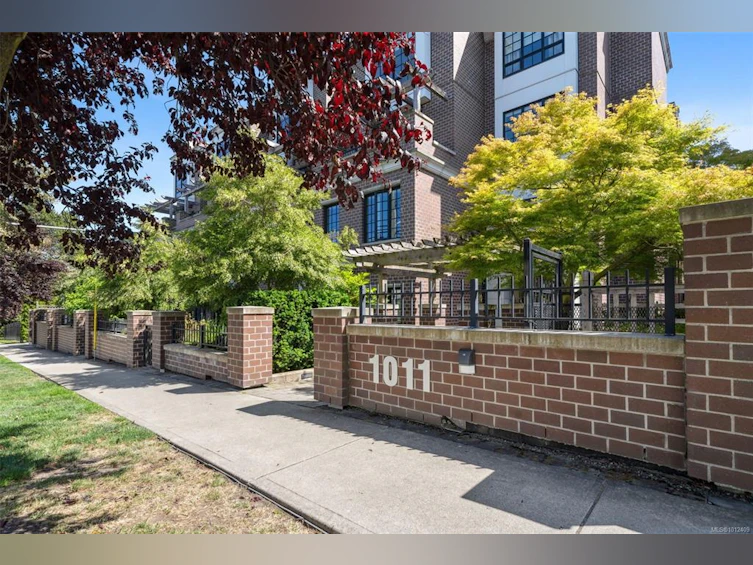 304-1011 Burdett Avenue, Victoria, BC, V8V 3G9 - 25