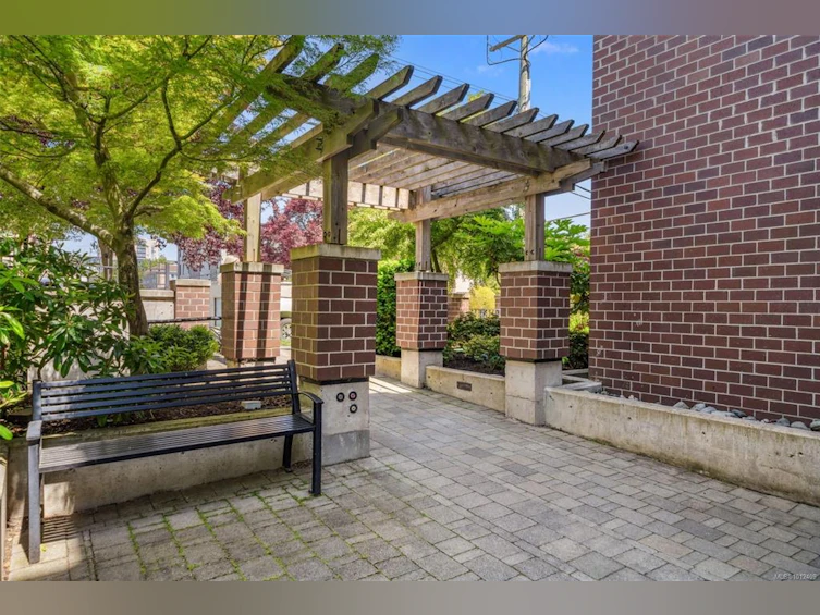 304-1011 Burdett Avenue, Victoria, BC, V8V 3G9 - 29