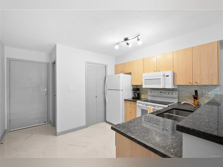 311-827 North Park Street, Victoria, BC, V8W 3Y3 - 11