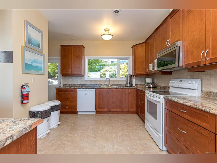109-2829 Arbutus Road, Saanich, BC, V8N 5X5 - 44
