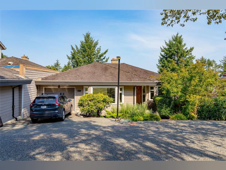109-2829 Arbutus Road, Saanich, BC, V8N 5X5 - 7