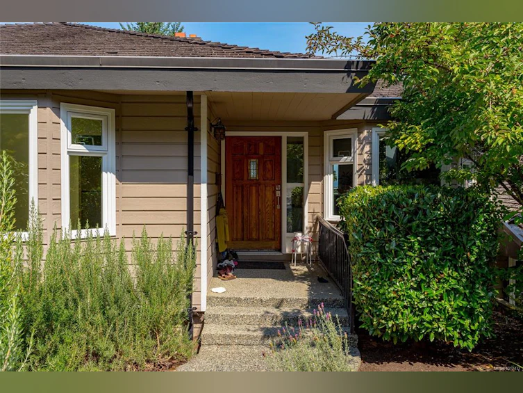 109-2829 Arbutus Road, Saanich, BC, V8N 5X5 - 8
