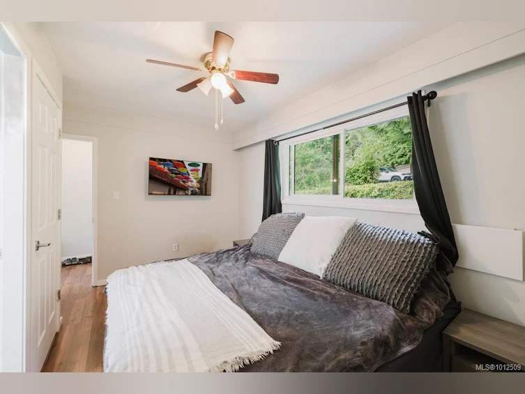 4905 Lochside Drive, Saanich, BC, V8Y 2E6 - 11