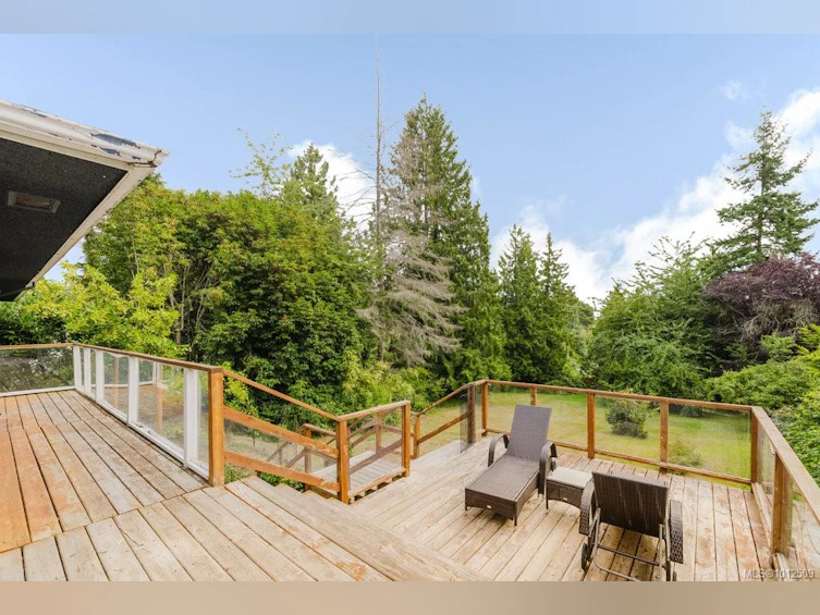 4905 Lochside Drive, Saanich, BC, V8Y 2E6 - 18