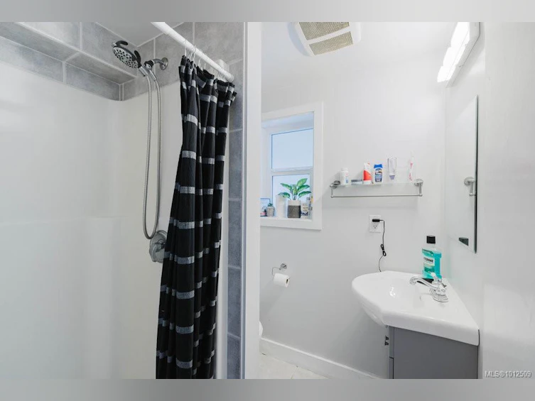 4905 Lochside Drive, Saanich, BC, V8Y 2E6 - 29