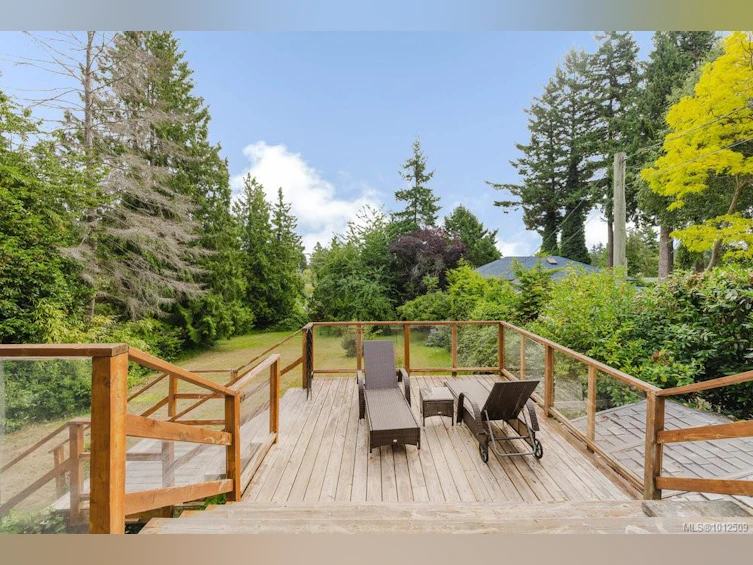 4905 Lochside Drive, Saanich, BC, V8Y 2E6 - 19
