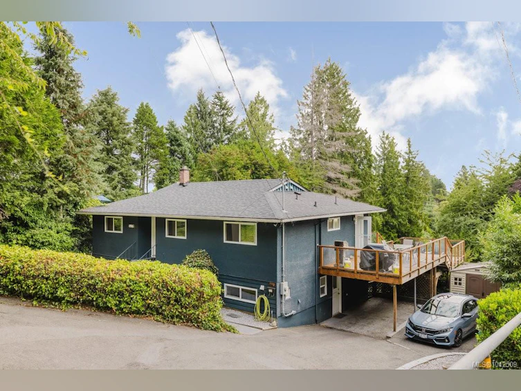 4905 Lochside Drive, Saanich, BC, V8Y 2E6 - 2
