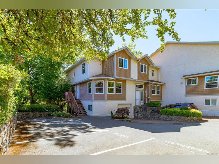 5-4580 West Saanich Road, Saanich, BC, V8Z 3G4