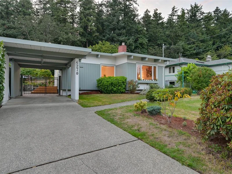 4270 Parkside Crescent, Saanich BC V8N 2C3