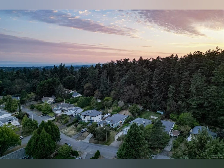 4270 Parkside Crescent, Saanich, BC, V8N 2C3 - 98