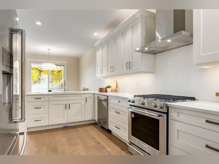 1195 Lee Road, French Creek, BC, V9P 2L2 - 32