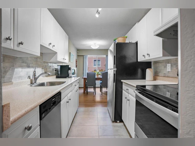 202-1040 Rockland Avenue, Victoria, BC, V8V 3H5 - 5