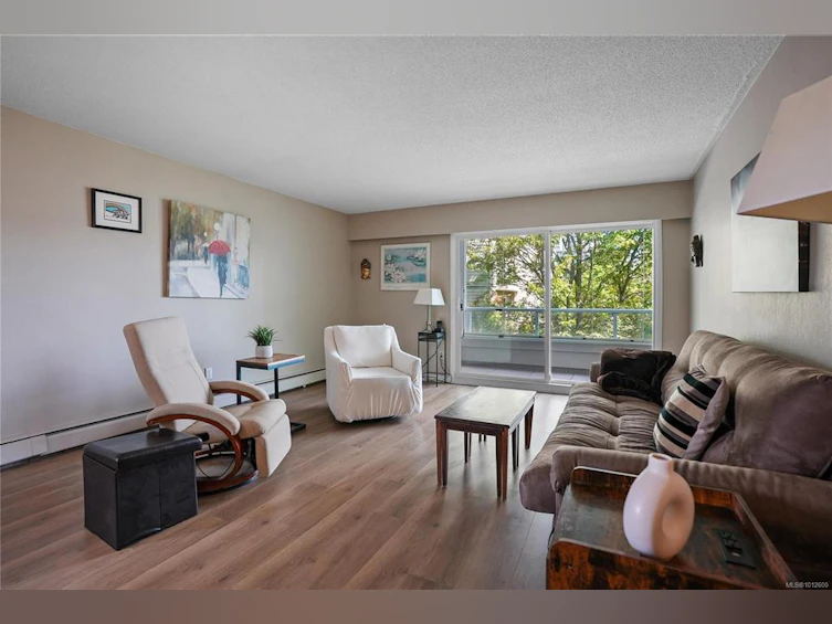202-1040 Rockland Avenue, Victoria, BC, V8V 3H5 - 2