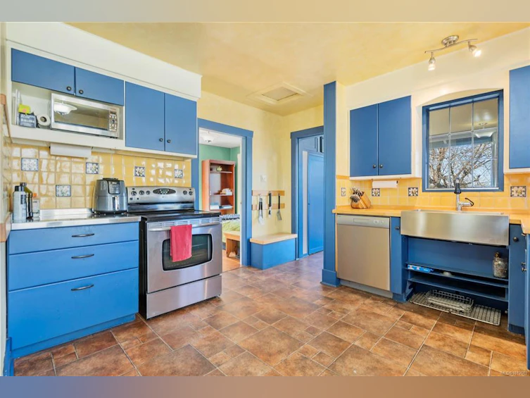 3228 Seaton Street, Saanich, BC, V8Z 3V7 - 11