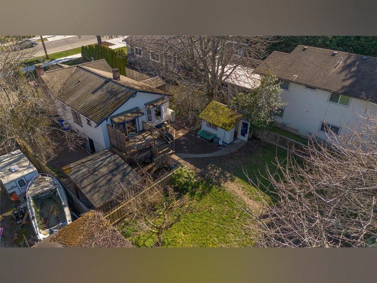 3228 Seaton Street, Saanich, BC, V8Z 3V7 - 3