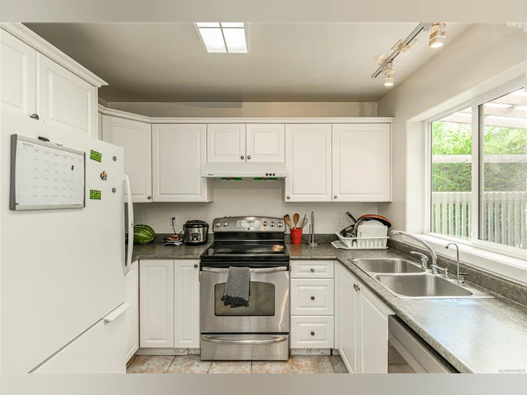 655 Sumas Street, Victoria, BC, V8T 5L1 - 8