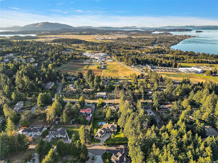 1958 Llewellyn Place, North Saanich, BC, V8L 1G5 - 45