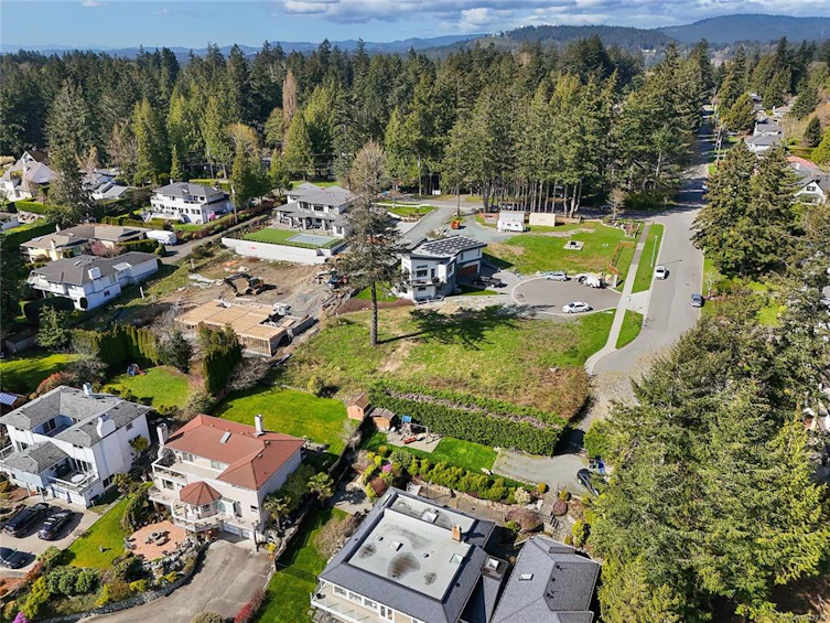 805 Yole Place, Saanich, BC, V8Y 3B1 - 19