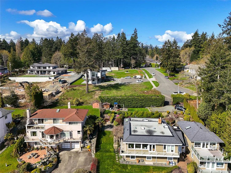 805 Yole Place, Saanich, BC, V8Y 3B1 - 18