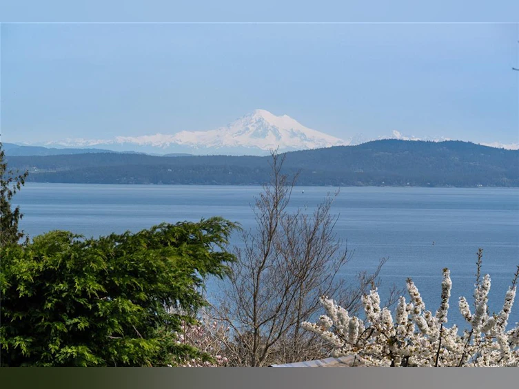 805 Yole Place, Saanich, BC, V8Y 3B1