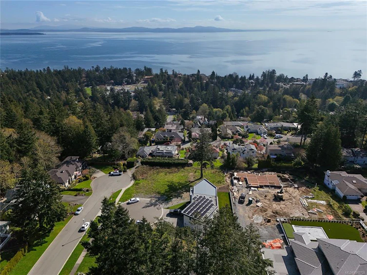 805 Yole Place, Saanich, BC, V8Y 3B1 - 9