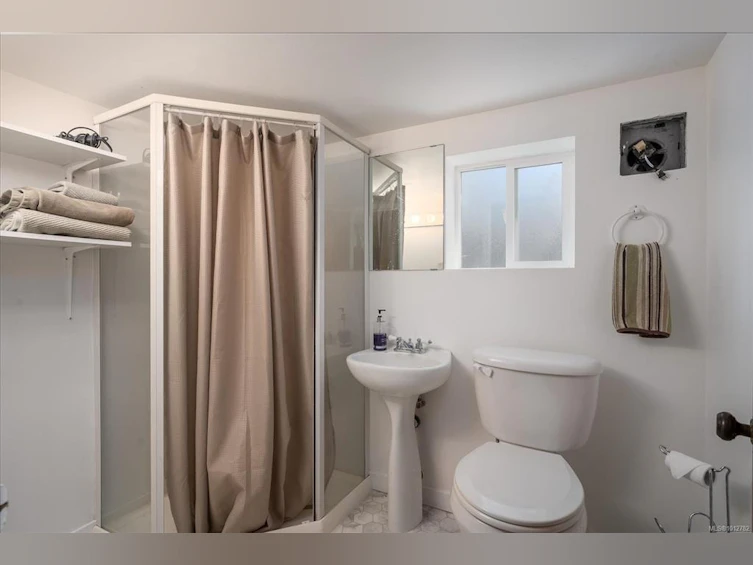 612 Fourth Street, Nanaimo, BC, V9R 1T7 - 24