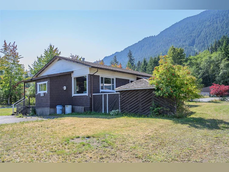 670 Kelsey Way, Kelsey Bay/Sayward, BC, V0P 1R0 - 2