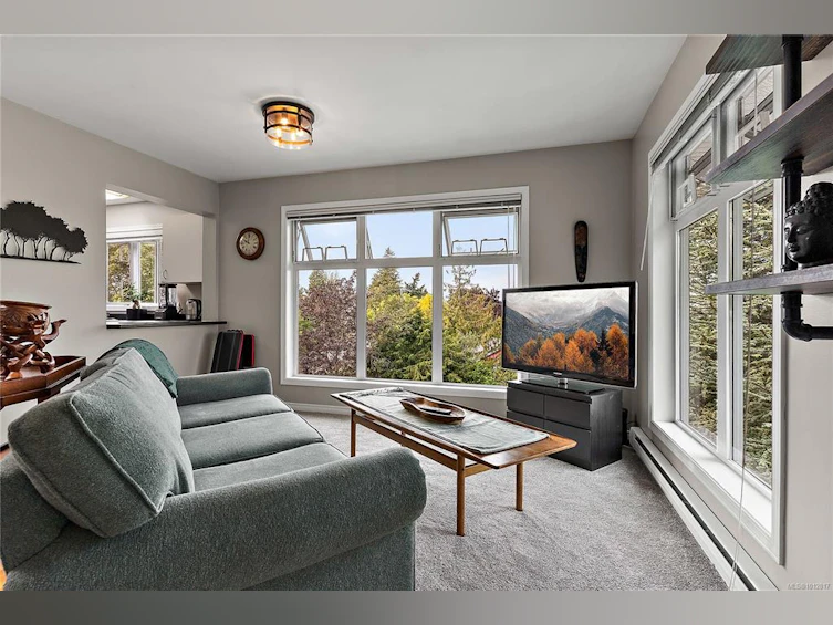 403-3230 Glasgow Avenue, Saanich, BC, V8X 1M2 - 2