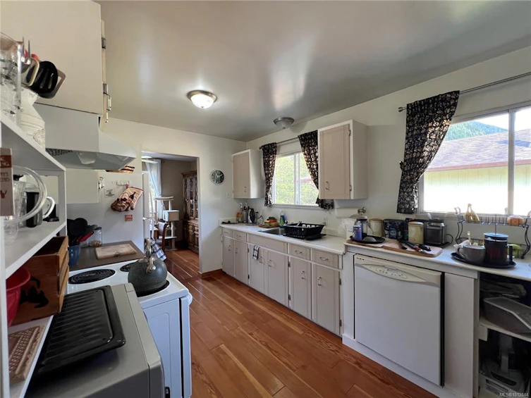543 N Maquinna Drive, Tahsis-Zeballos, BC, V0P 1X0 - 3