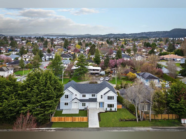 2306 Grove Crescent, Sidney, BC, V8L 3P9 - 32