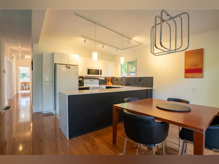 1376 Craigflower Road, Esquimalt, BC, V9A 2Y7 - 6