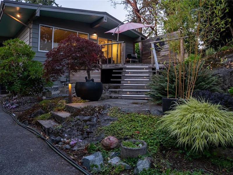 1376 Craigflower Road, Esquimalt BC V9A 2Y7