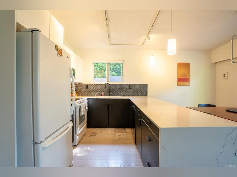 1376 Craigflower Road, Esquimalt, BC, V9A 2Y7 - 8