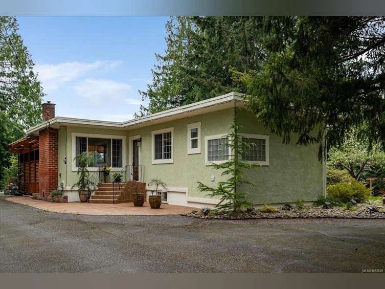 4800 W Island Highway, Qualicum Beach, BC, V9K 1Y9 - 2