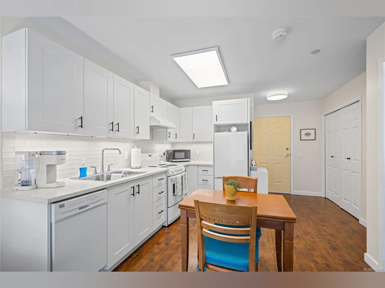 201-1070 Southgate Street, Victoria, BC, V8V 2Z2 - 10