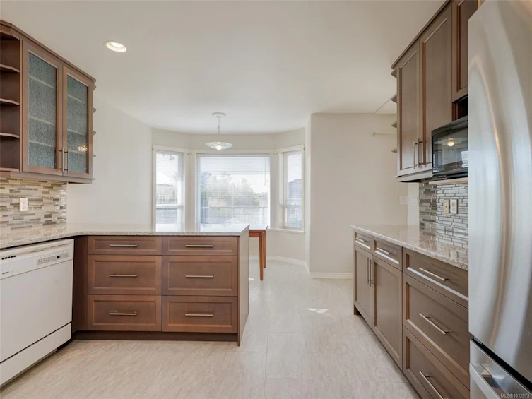 877 Beckwith Avenue, Saanich, BC, V8X 3S2 - 13