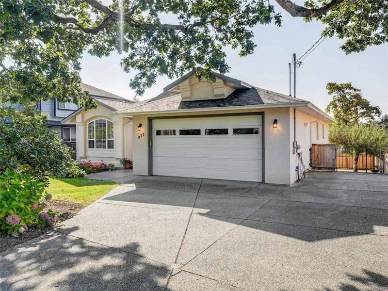 877 Beckwith Avenue, Saanich BC V8X 3S2