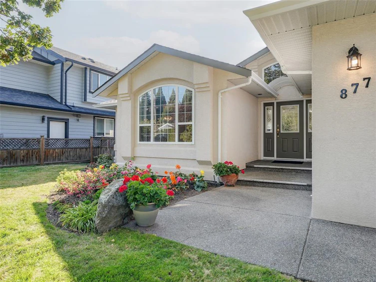 877 Beckwith Avenue, Saanich, BC, V8X 3S2 - 3