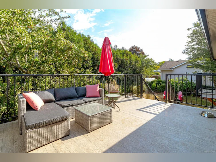 1092 Lucille Drive, Central Saanich, BC, V8M 1C8 - 48