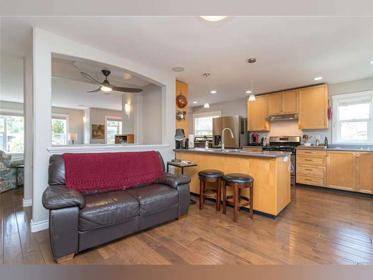 1092 Lucille Drive, Central Saanich, BC, V8M 1C8 - 21