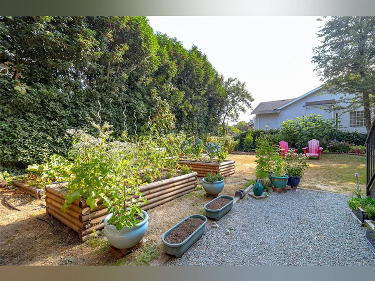 1092 Lucille Drive, Central Saanich, BC, V8M 1C8 - 55