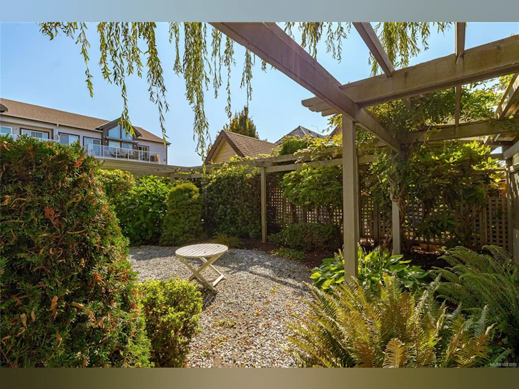106-2250 James White Boulevard, Sidney, BC, V8L 1Z4 - 36