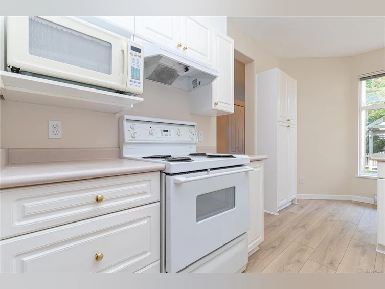 106-2250 James White Boulevard, Sidney, BC, V8L 1Z4 - 16