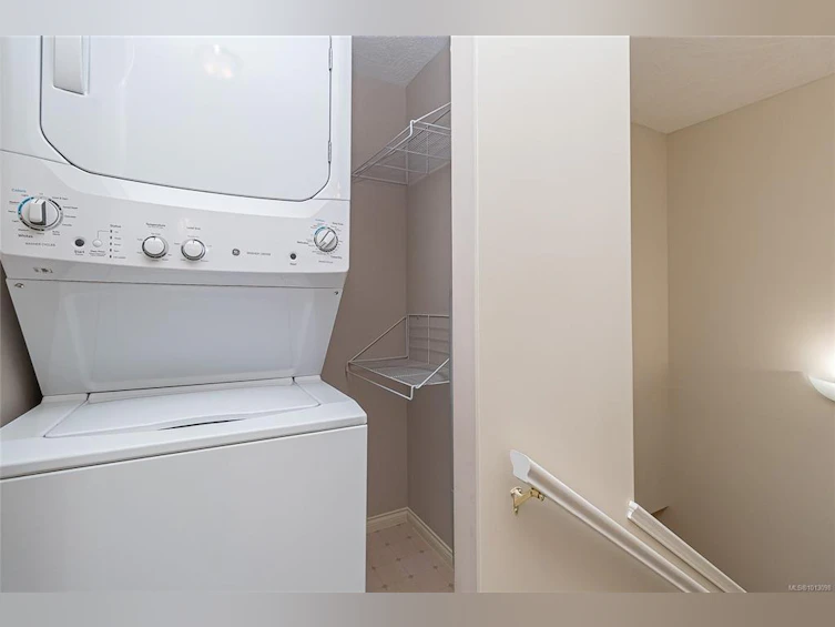 106-2250 James White Boulevard, Sidney, BC, V8L 1Z4 - 31