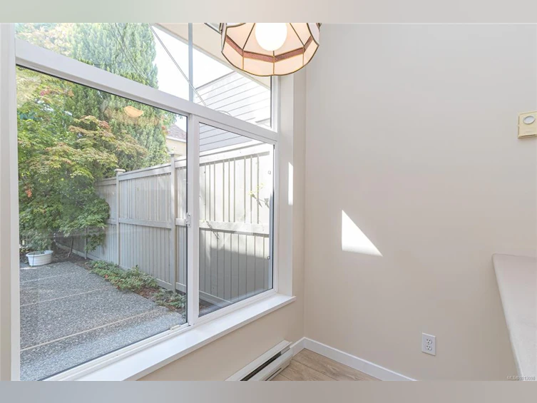 106-2250 James White Boulevard, Sidney, BC, V8L 1Z4 - 18