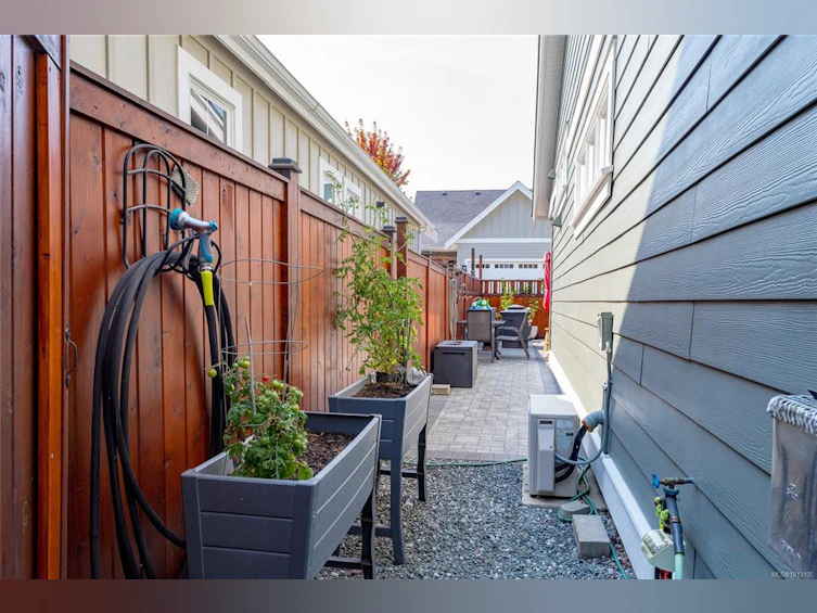 2019 Seawind Way, Sidney, BC, V8L 0C4 - 33